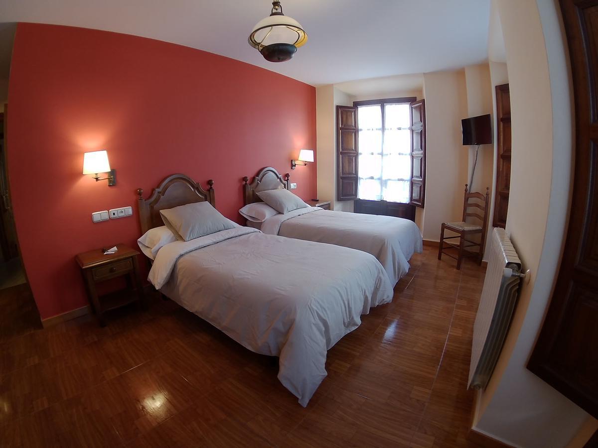 Hotel Pilones Інфієсто Екстер'єр фото